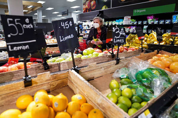 Inflation surges 7.5% on an annual basis, even more than expected and highest since 1982