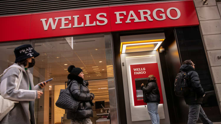 The emergence and acquisition of Wells Fargo