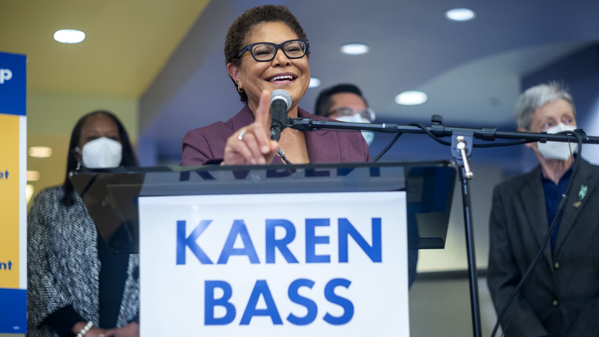 Los Angeles, CA - January 14: Los Angeles mayoral candidate Congresswoman Karen Bass talks about her policy position on homelessness during a news conference at the closed St. Vincent Medical Center in Los Angeles, Friday, Jan 14, 2022.