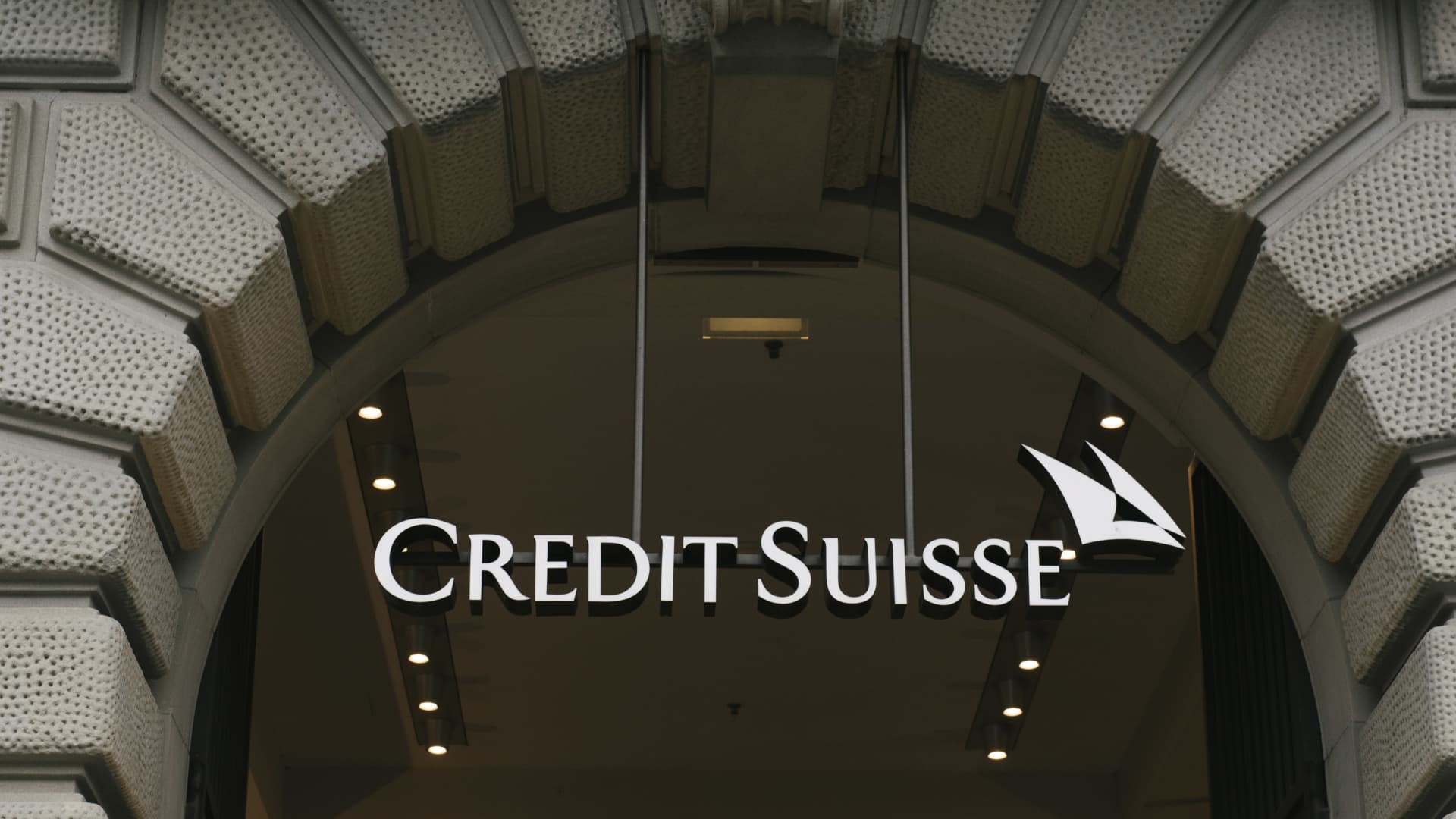 Credit Suisse reports quarterly loss, reshuffles management team as litigation c..