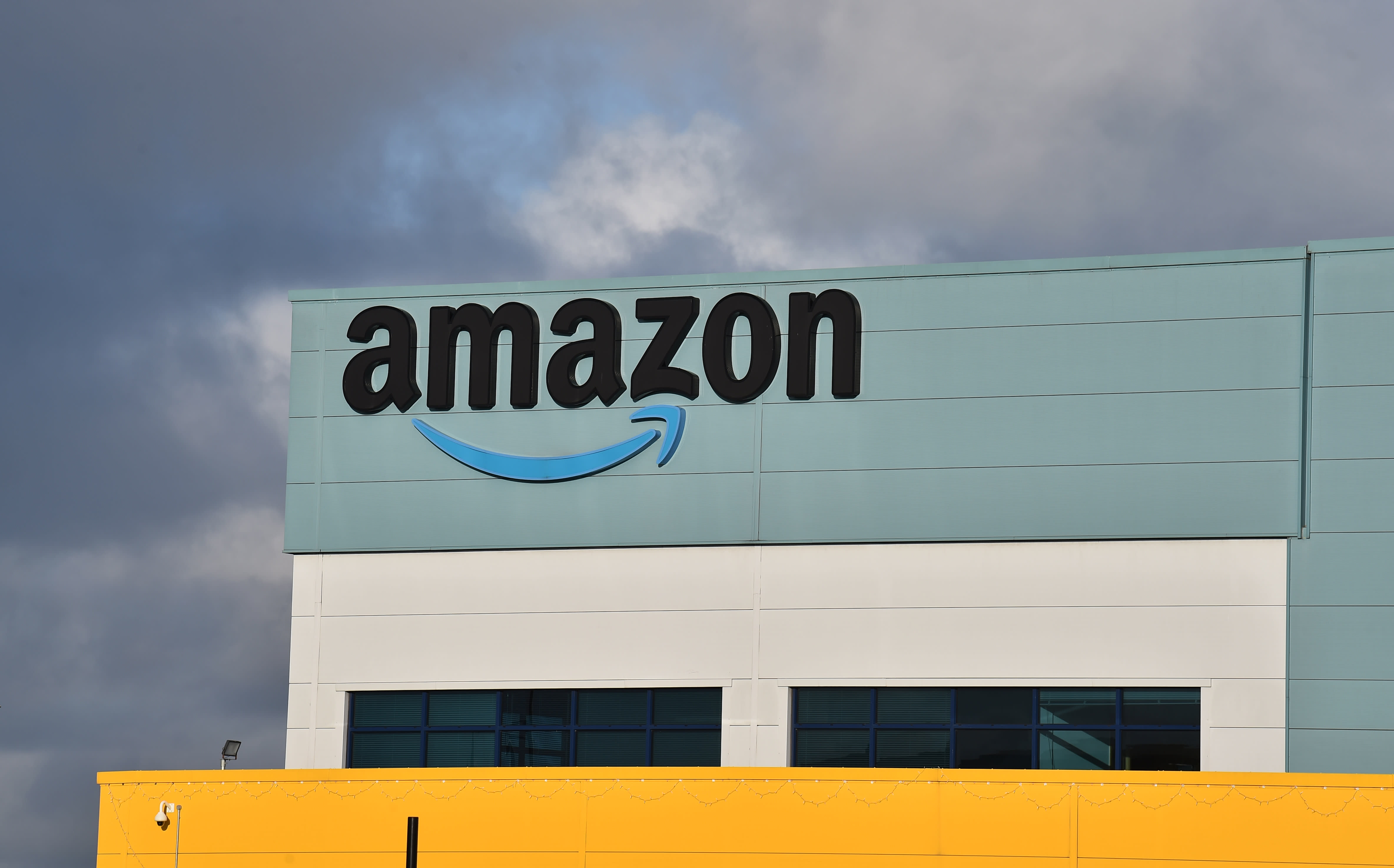 Amazon halts plan to stop accepting Visa credit cards in the UK