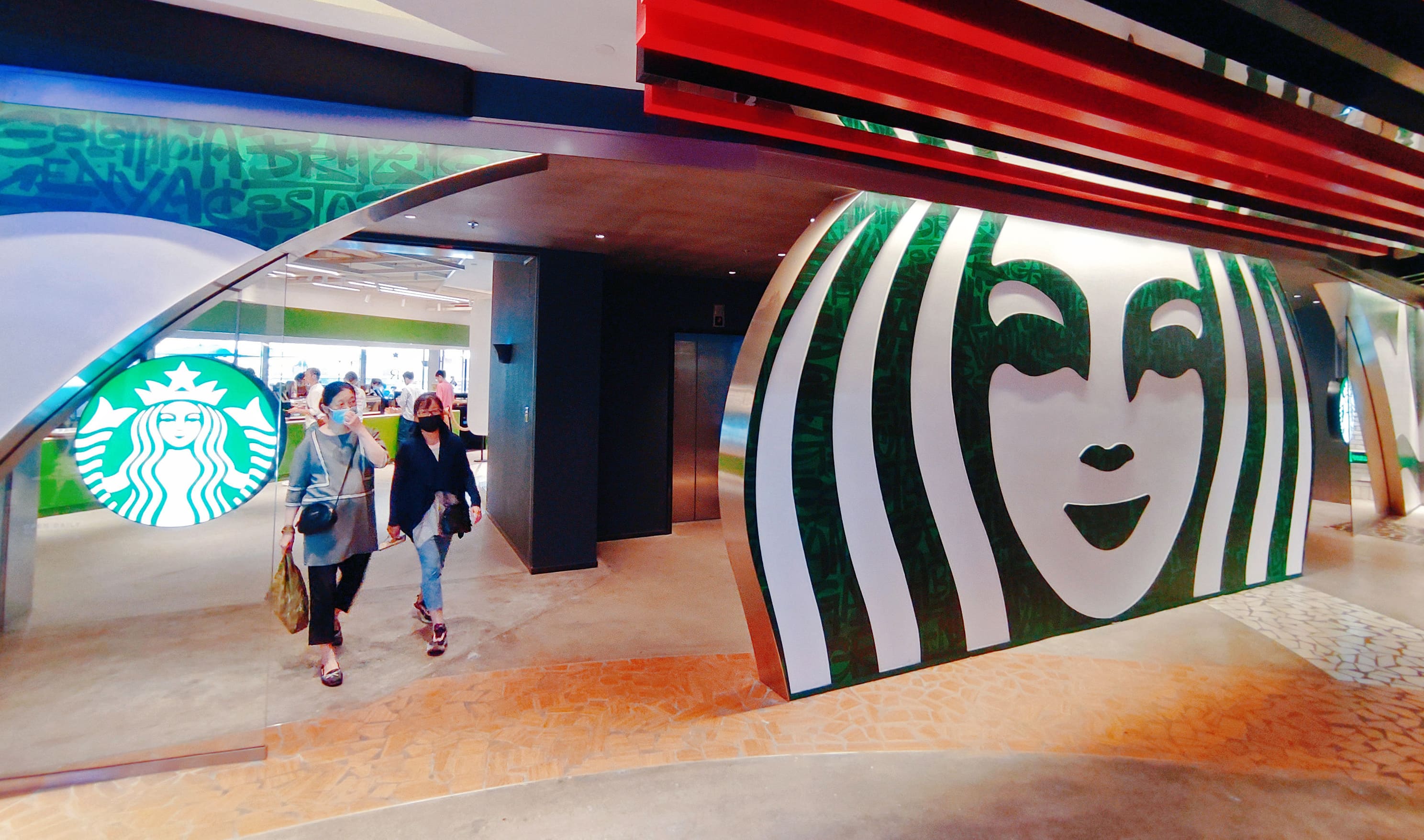 Starbucks, Meituan tie-up expands coffee delivery in China