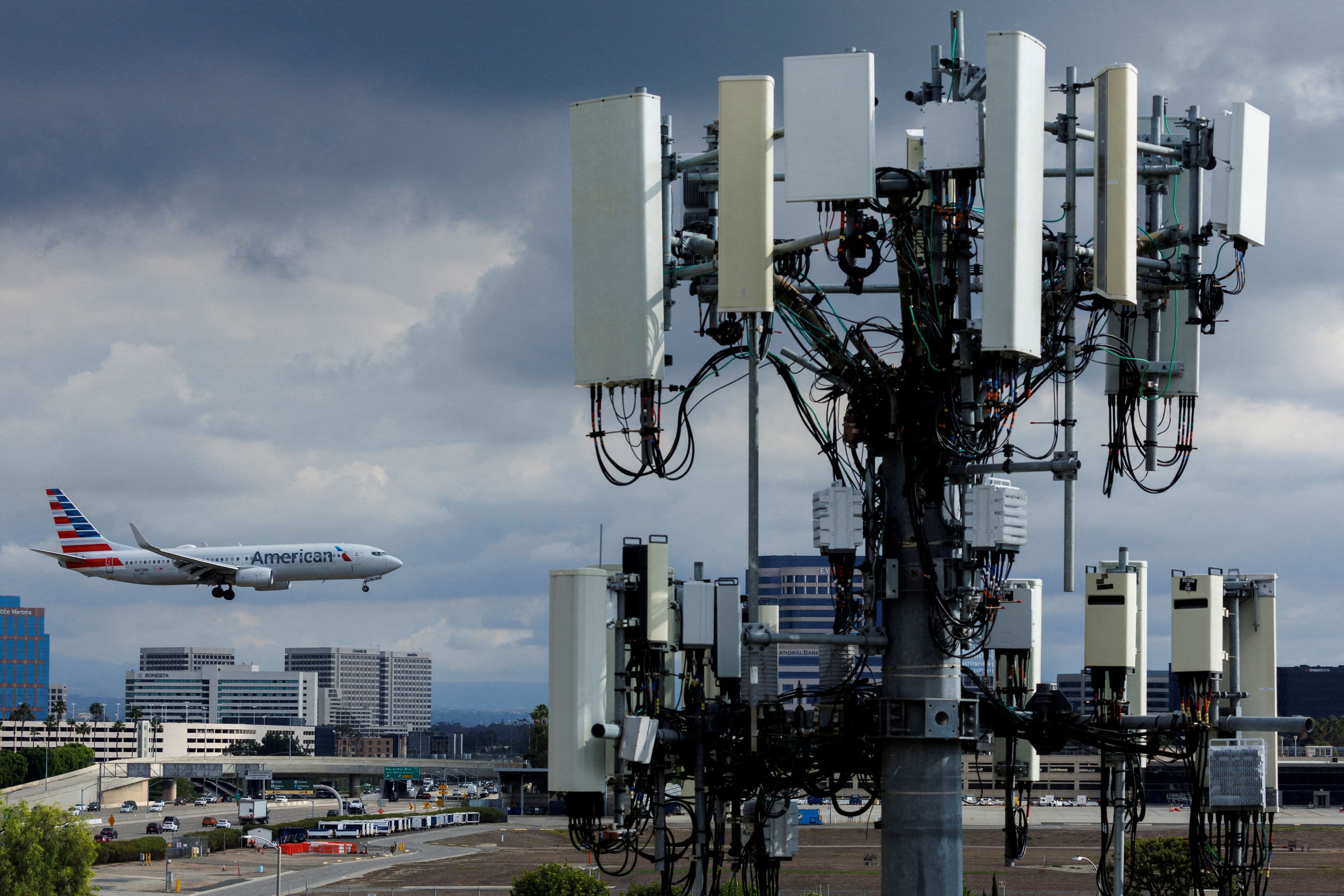 FAA warns 5G-related landing restrictions could divert flights as snow hits airports – CNBC