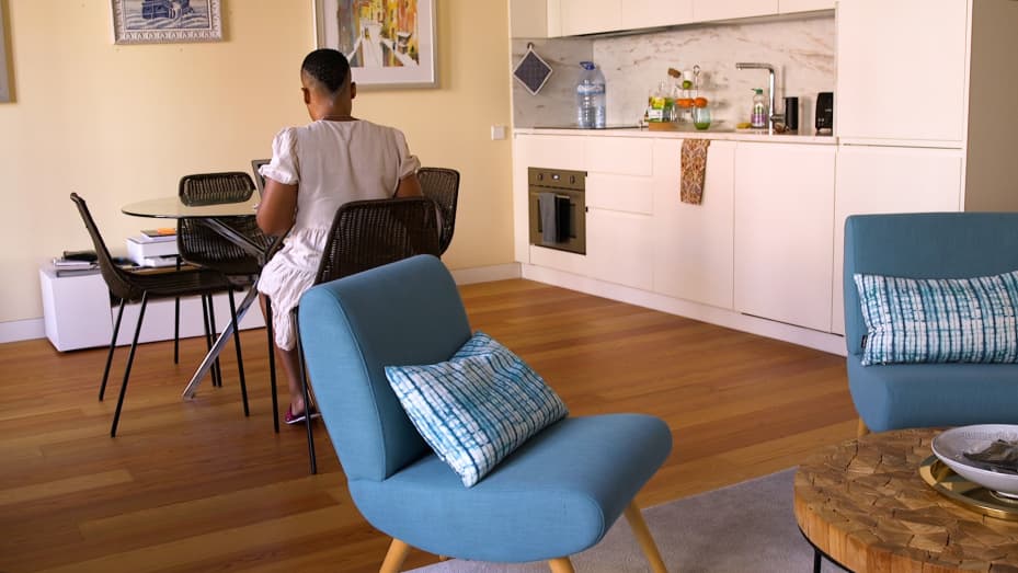 Wynter lives in a one-bedroom, two-bathroom apartment in Lisbon's city center.