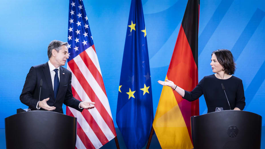 (R-L) Annalena Baerbock, German Foreign Minister, and Antony Blinken, Foreign Minister of the United States of America, are pictured during a press conference on January 20, 2022 in Berlin, Germany.