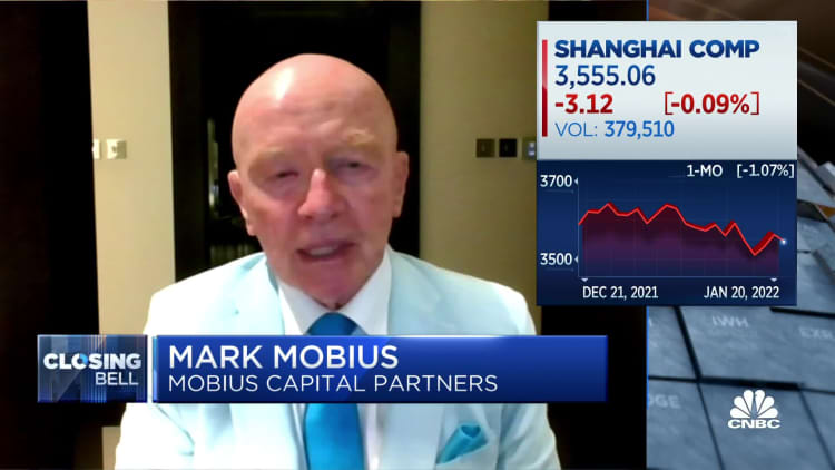 Here's how Mark Mobius views the global investing picture