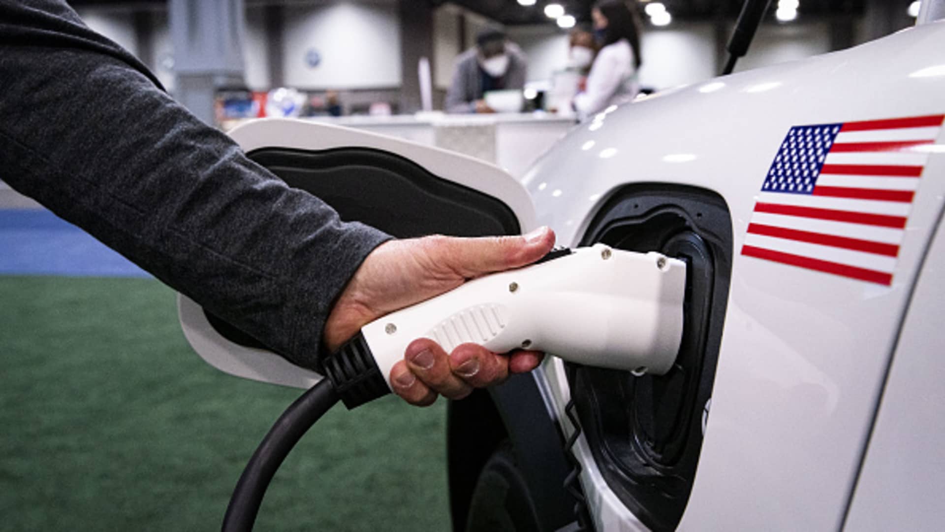 Overcoming the Challenges of Owning an EV Without Home Charging: Alternative Solutions, Collaborative Efforts and Incentive Programs