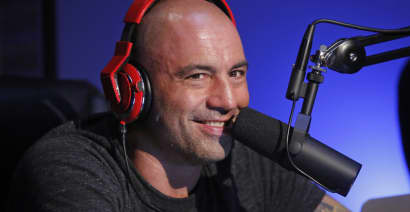 Spotify renews deal with podcaster Joe Rogan, will put show on other platforms
