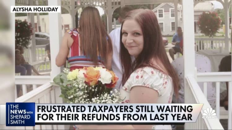 IRS overwhelmed, as some taxpayers still await refunds from last year