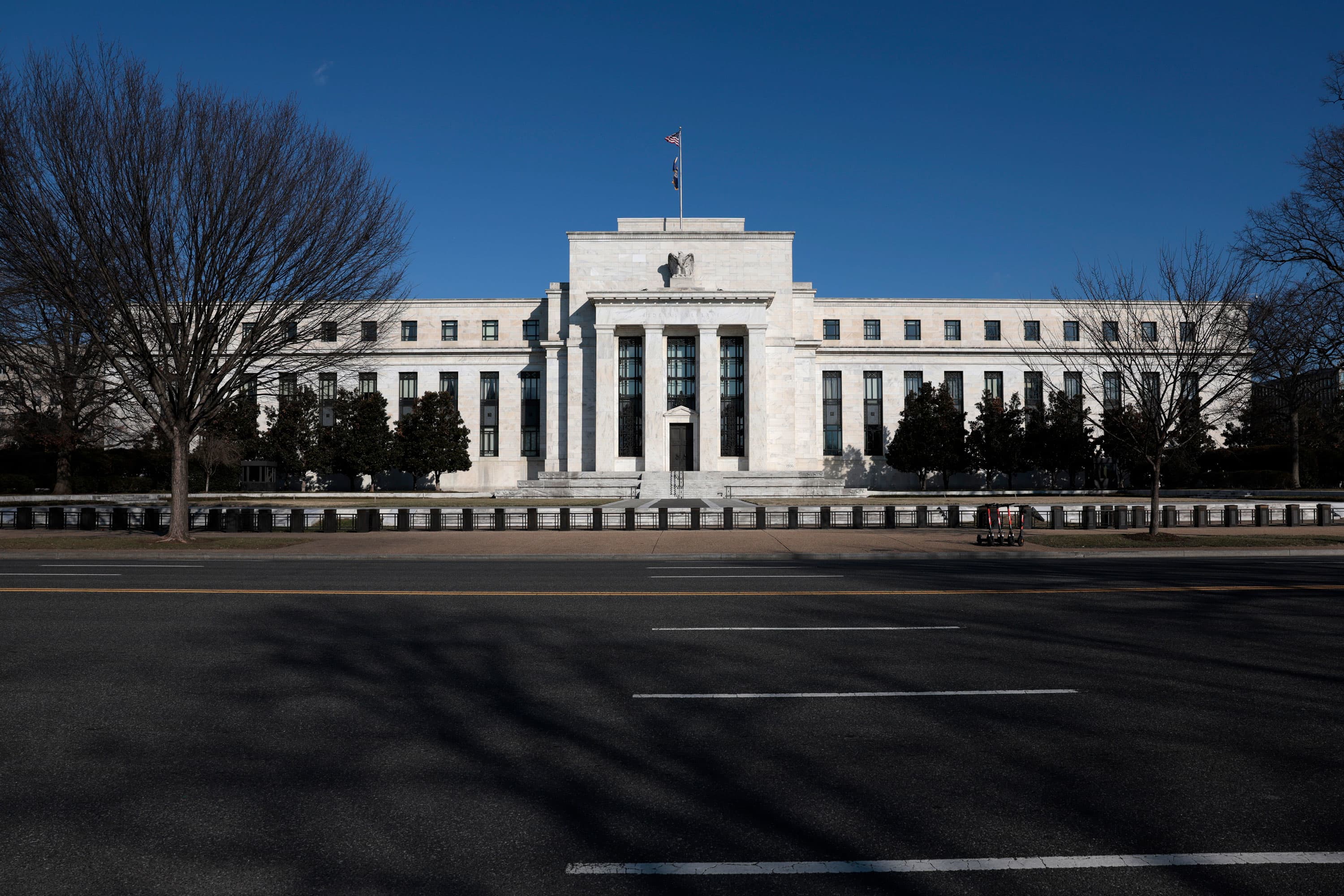 Fed approves rules banning its officials from trading stocks, bonds and also cryptocurrencies