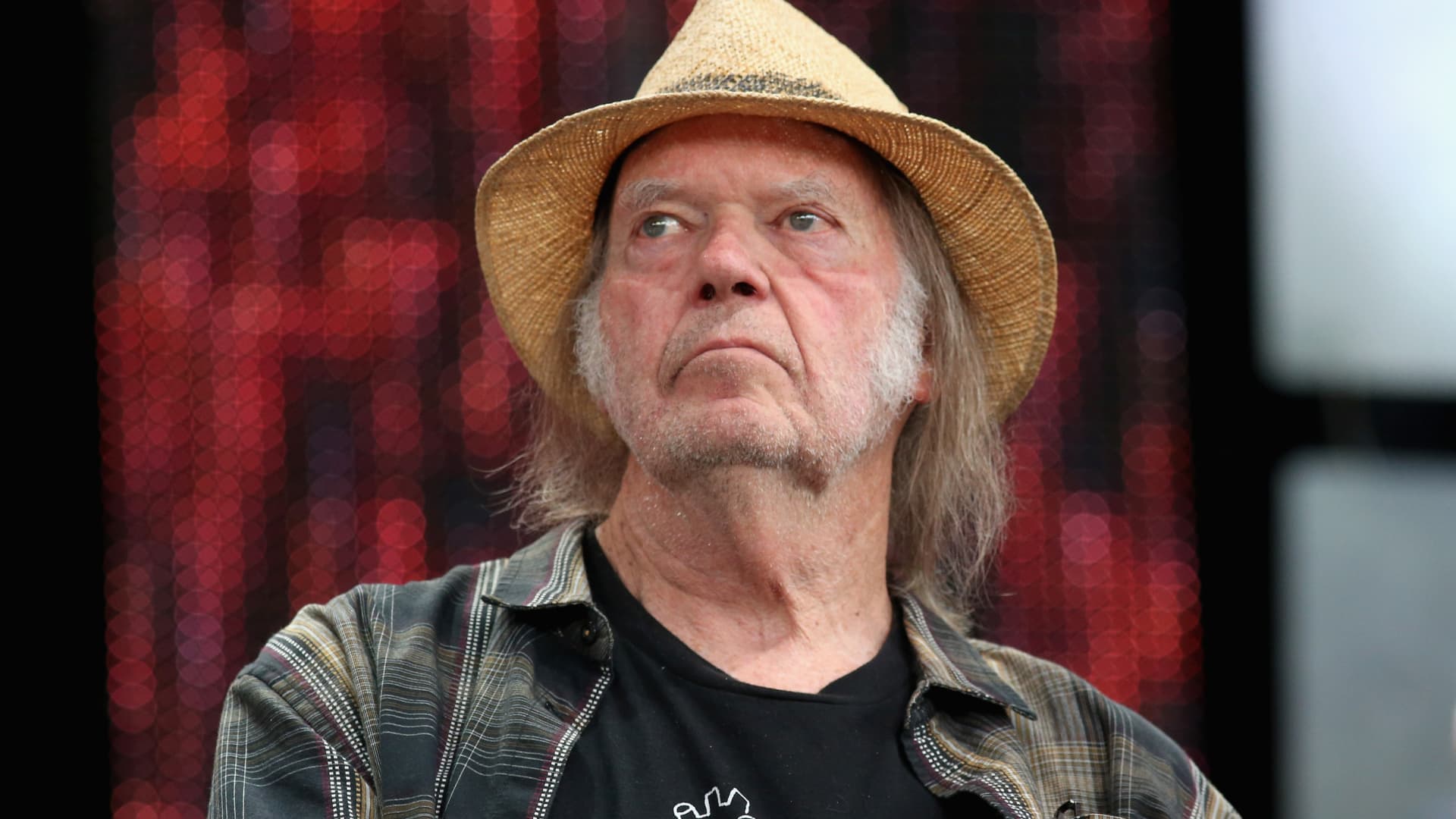 Neil Young announces return to Spotify after vaccine disinformation row