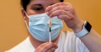 HHS to provide free Covid vaccines to uninsured this fall through end of 2024