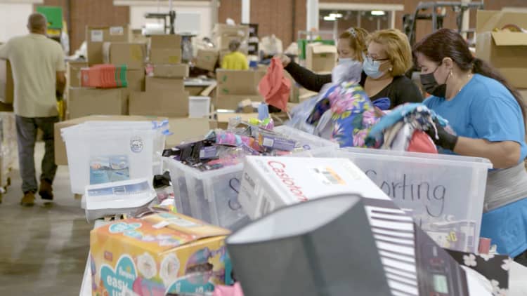 Has a Secret Warehouse Sale With Thousands of Home Goods up