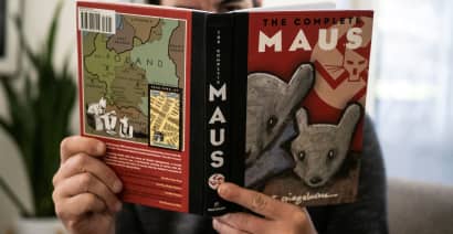 'Maus' is an Amazon bestseller after school ban, author compares board to Putin