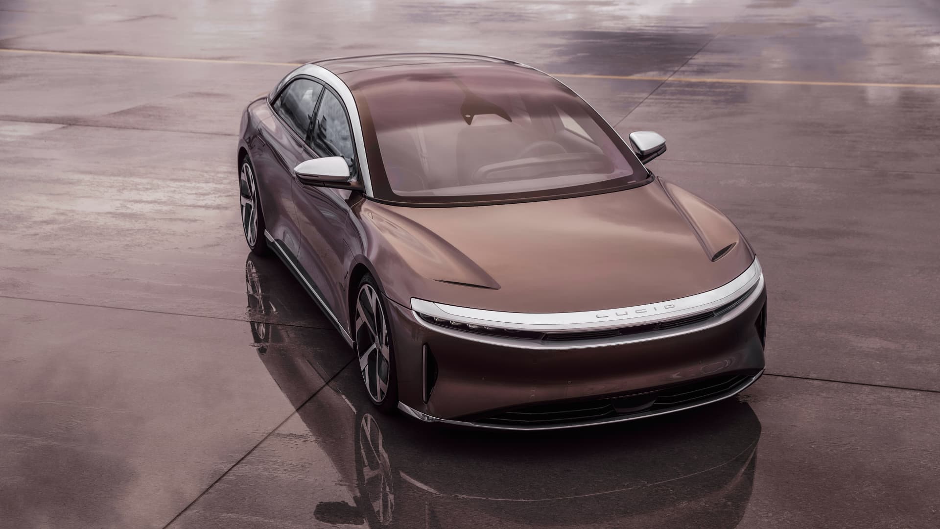 Lucid joins the EV discounting fray with $7,500 ‘credits’ on some of its Air luxury sedans Auto Recent