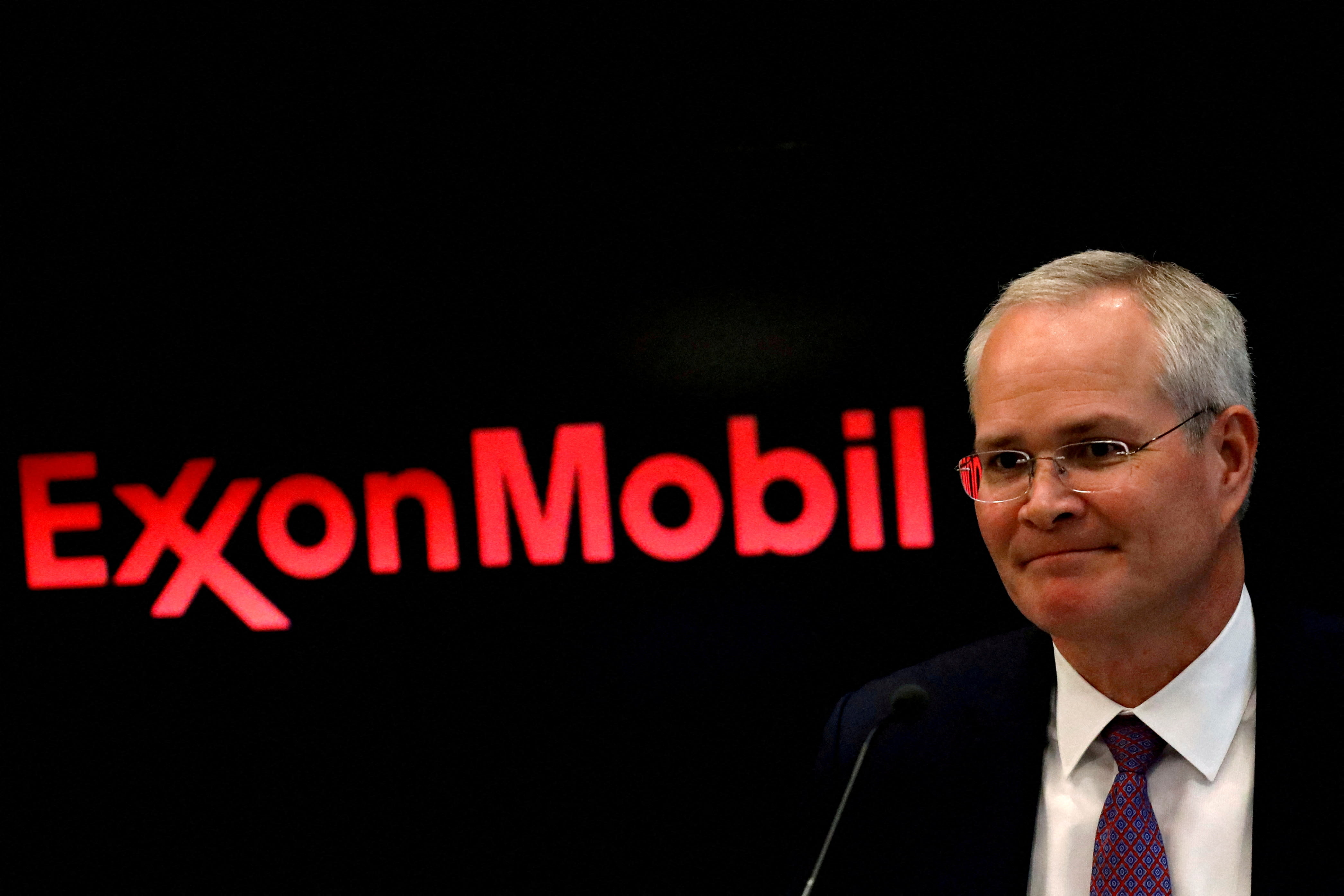 Exxon expects a significant increase in profits as a result of cost cuts, and will increase stock buybacks after the Pioneer deal closes