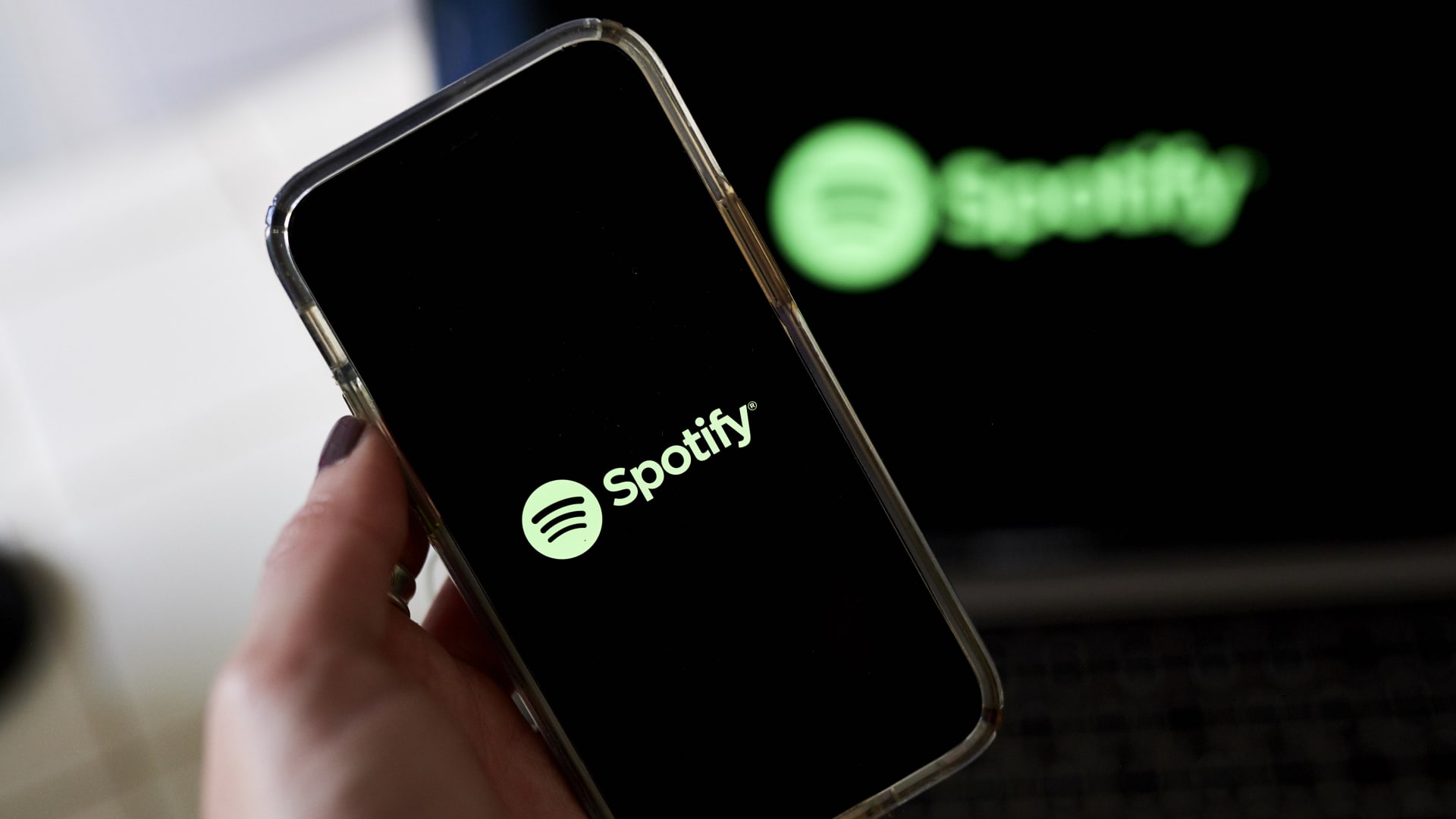 Spotify announces launch of audiobooks for U.S. listeners - CNBC