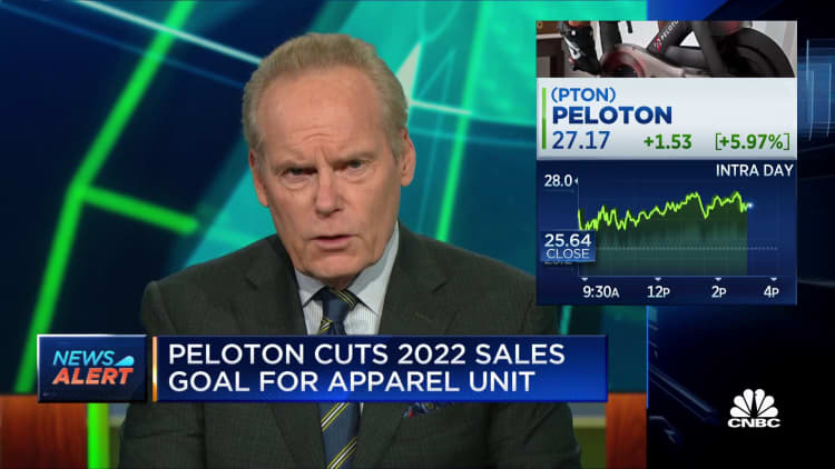 Peloton cuts 2022 sales goal for apparel unit