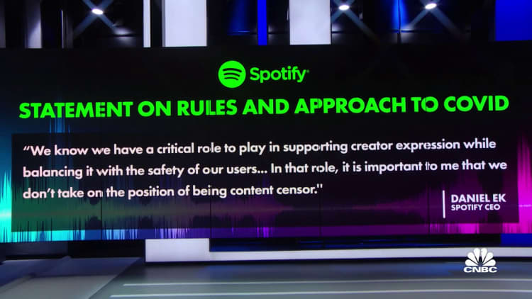 Rogan apologizes to Spotify, company says it will add warnings to Covid content
