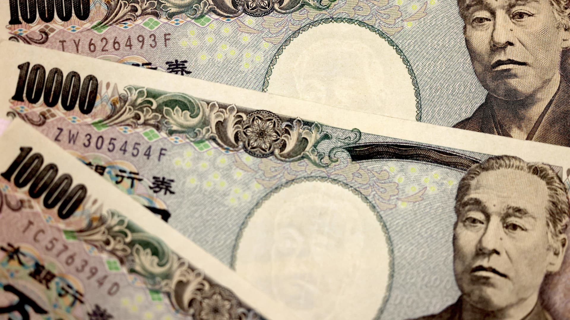 日本の銀行が非常に簡単に保たれ、ドルが円に対して20年の最高値を記録しました。