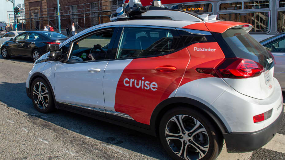 A robot car of the General Motors subsidiary Cruise is on a test drive.