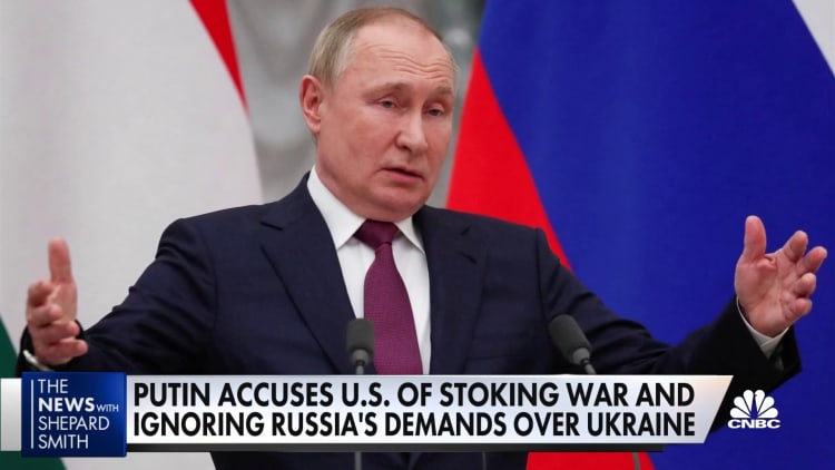 Putin tries to blame the U.S. for fomenting war in Ukraine