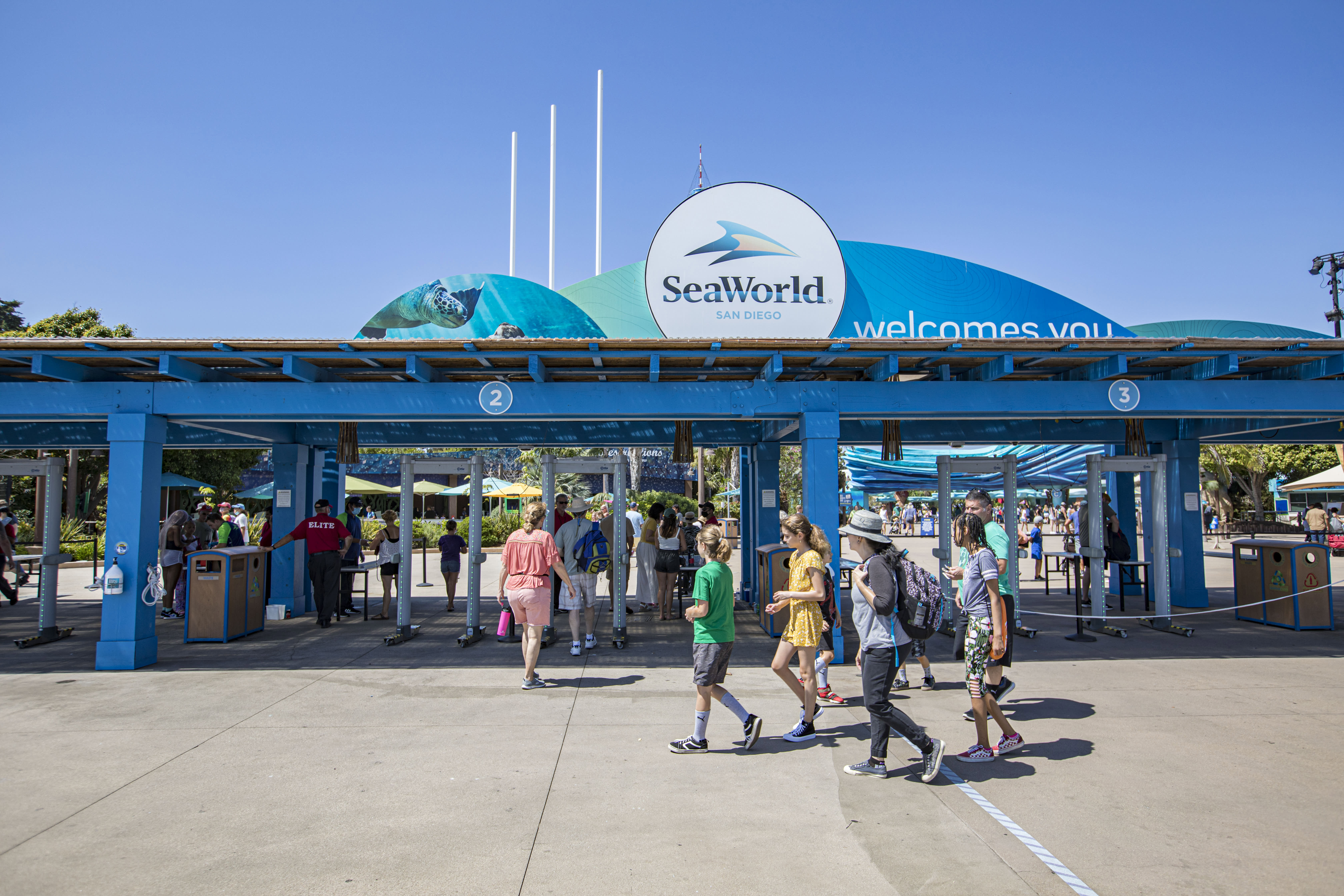 SeaWorld's bid for Cedar Fair 'makes sense,' but it may have to pay more