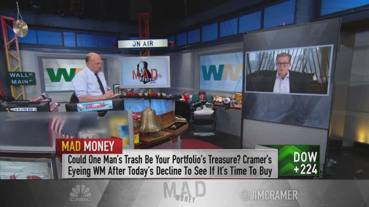 Waste Management CEO explains the firm's 'robust' guidance for 2022 and dividend hike
