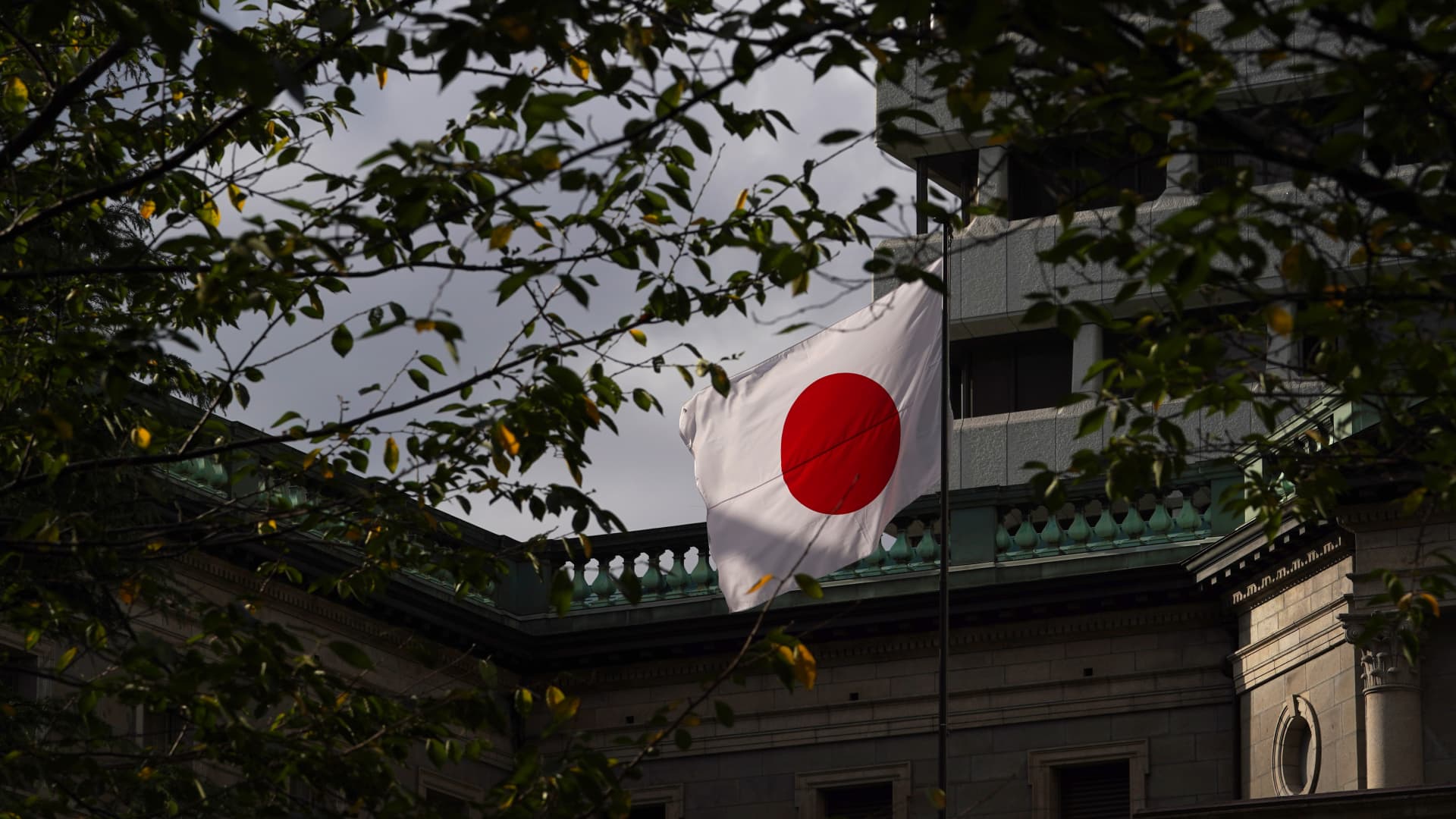 Banco do Japão ficará ‘preocupado’ se o iene ultrapassar 130 em relação ao dólar, diz ex-vice-ministro