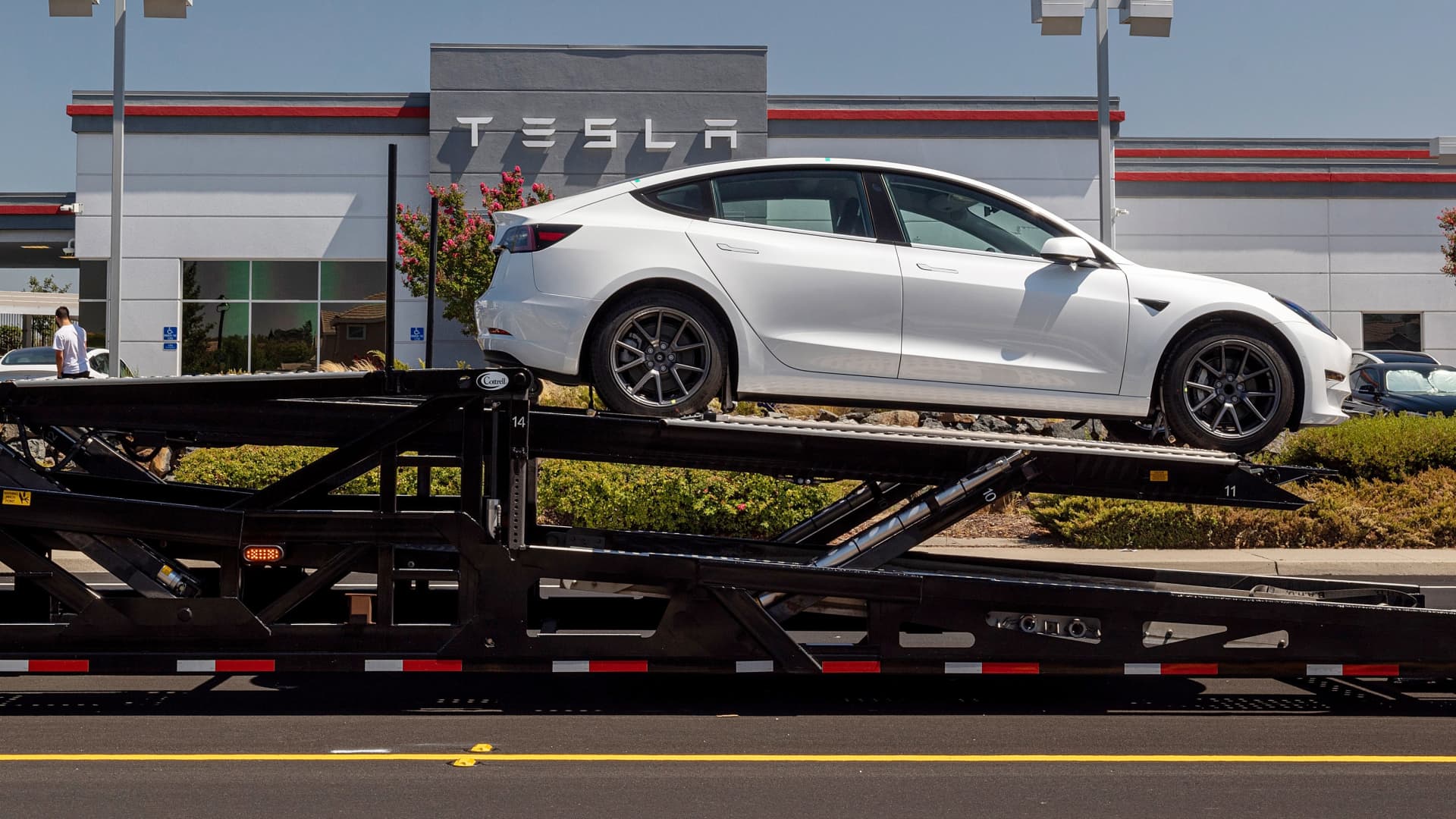 Tesla shares close down 5% after price cuts, Model 3 refresh
