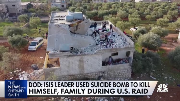 Isis leader detonates suicide bomb as U.S. forces close in