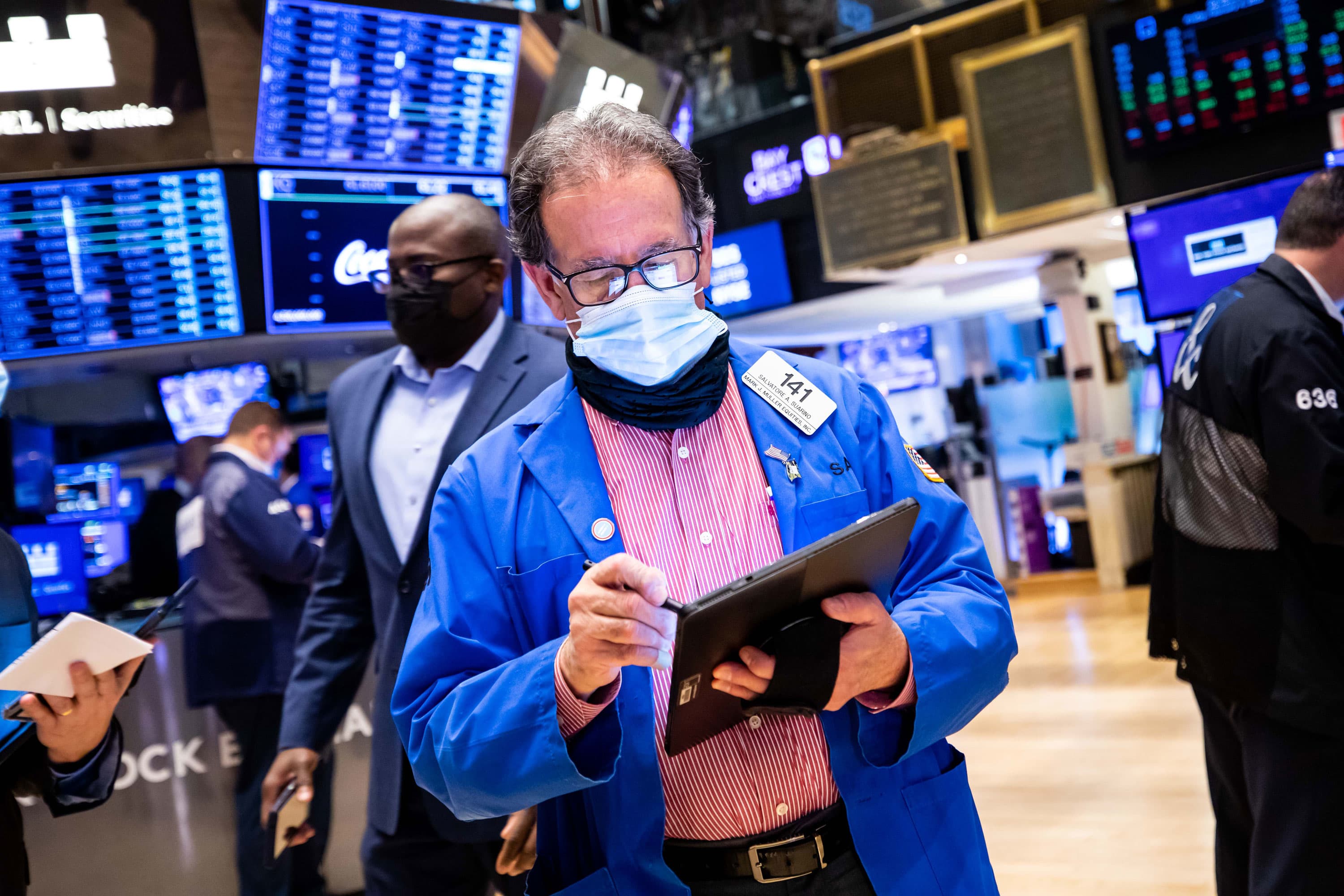 Stock futures gain slightly with more big earnings ahead