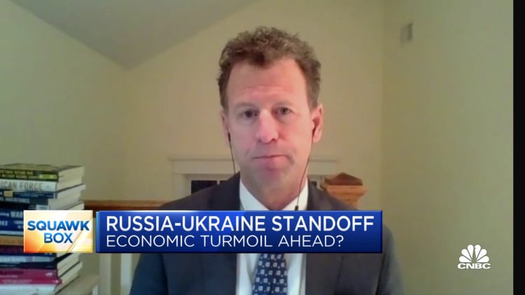 Russia likely won't invade Ukraine due to enormous costs: Brookings Institution senior fellow
