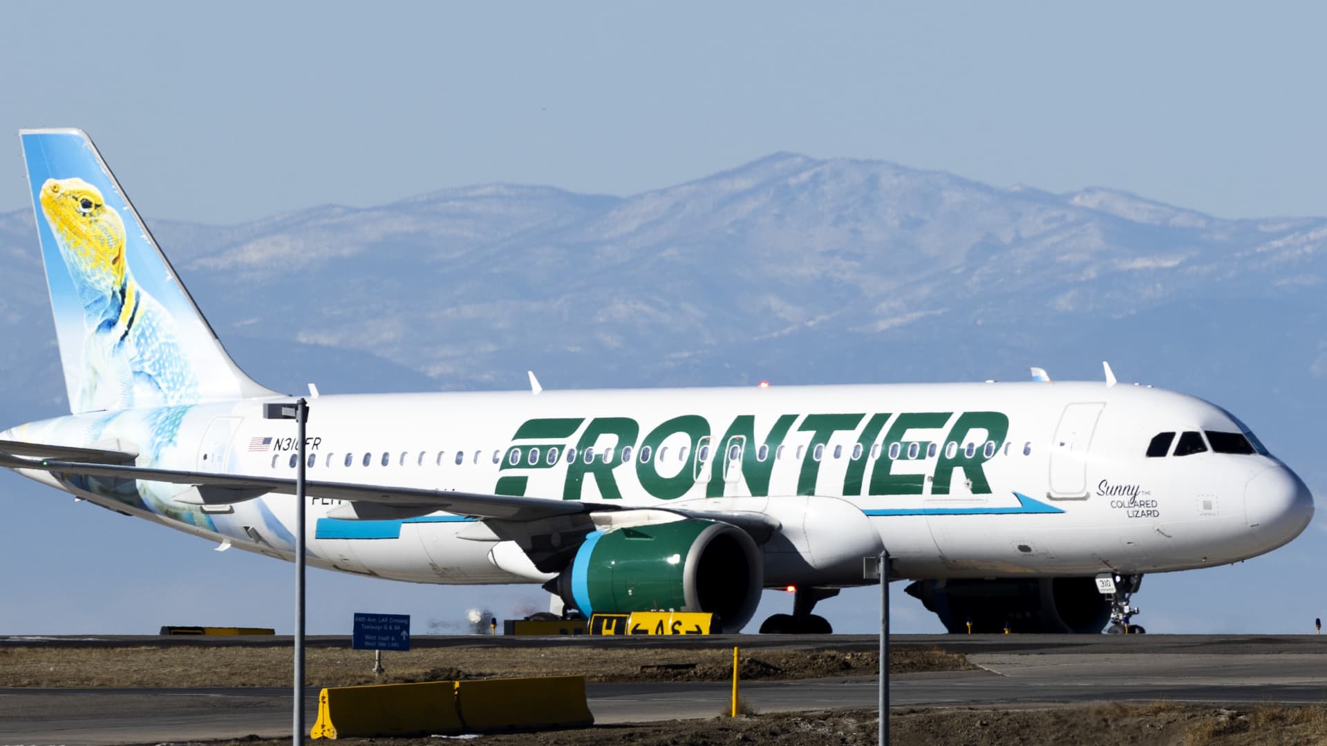 Frontier Airlines recently held talks with SpaceX about adding Starlink Wi-Fi