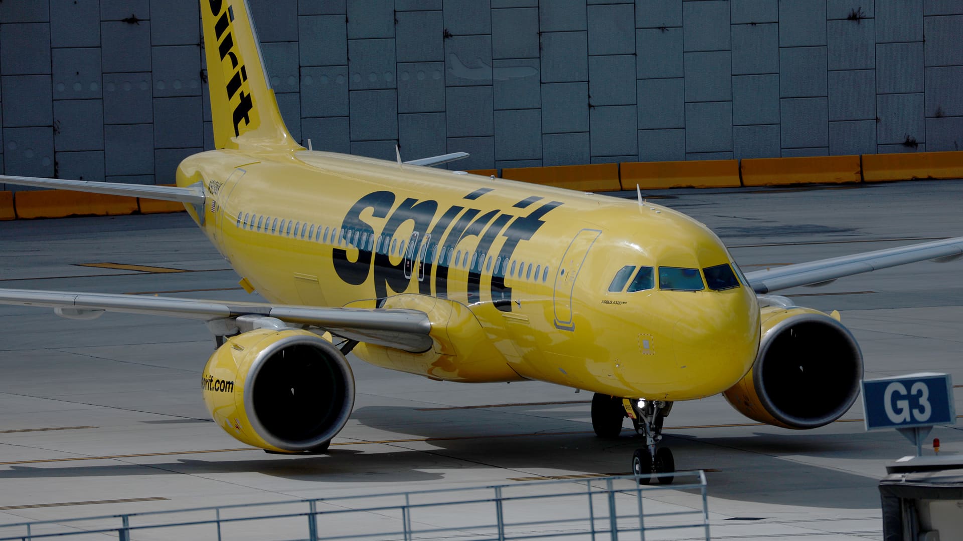 Spirit delays shareholder vote on merger hours before meeting to continue deal talks with Frontier, JetBlue