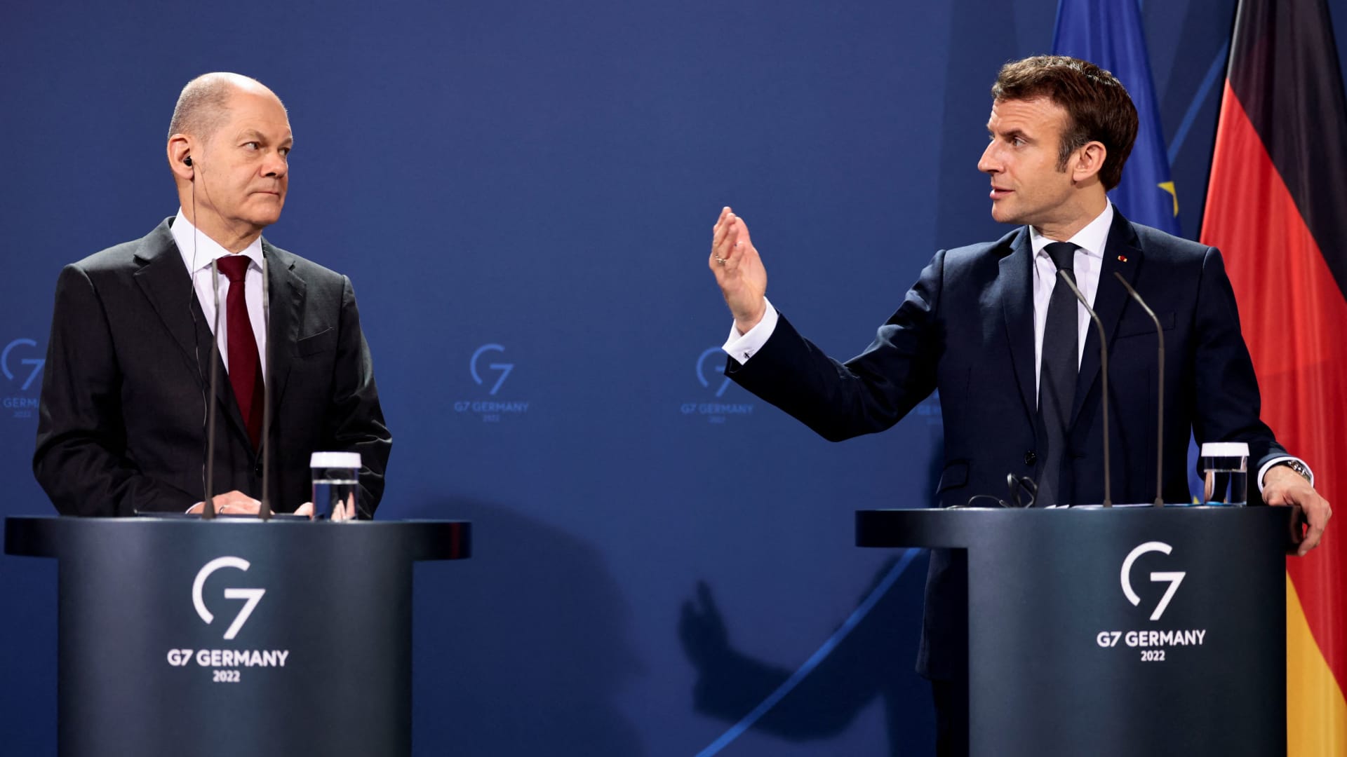 German Chancellor Olaf Scholz and French President Emmanuel Macron attend a news conference ahead of a Weimar Triangle meeting to discuss the ongoing Ukraine crisis, in Berlin, Germany, February 8, 2022.