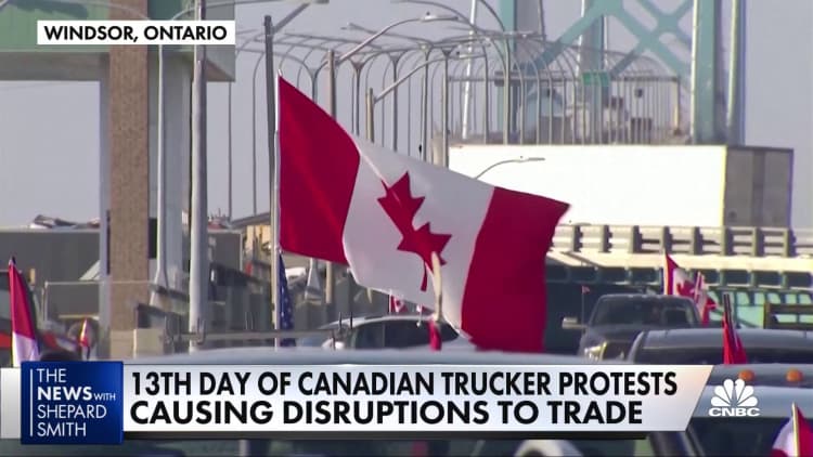 Protesters disrupt crucial trade link between U.S. and Canada