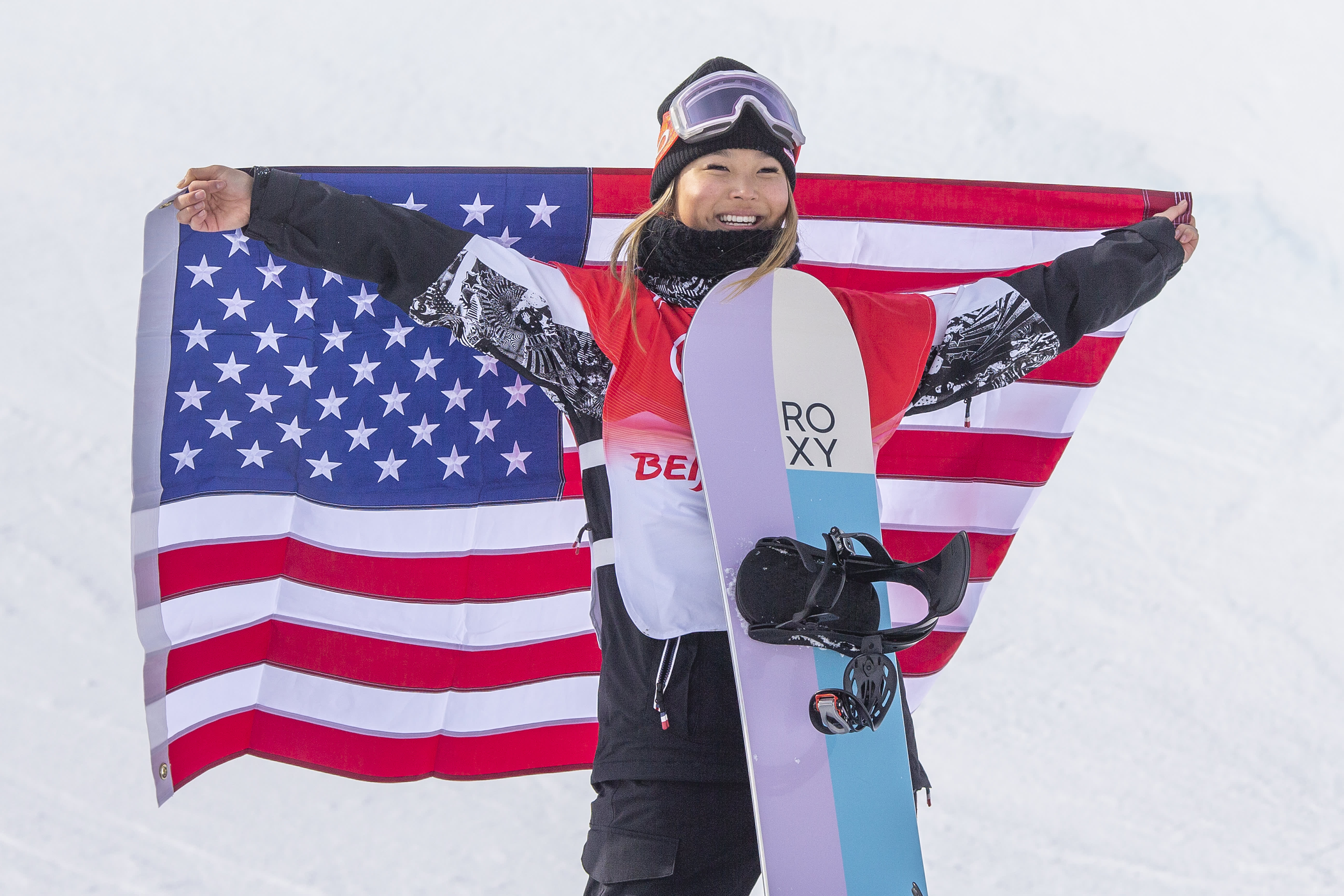 Snowboarder Chloe Kim wins historic 2nd Olympic halfpipe gold