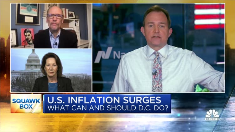 Two policy experts debate how the Biden administration should battle inflation