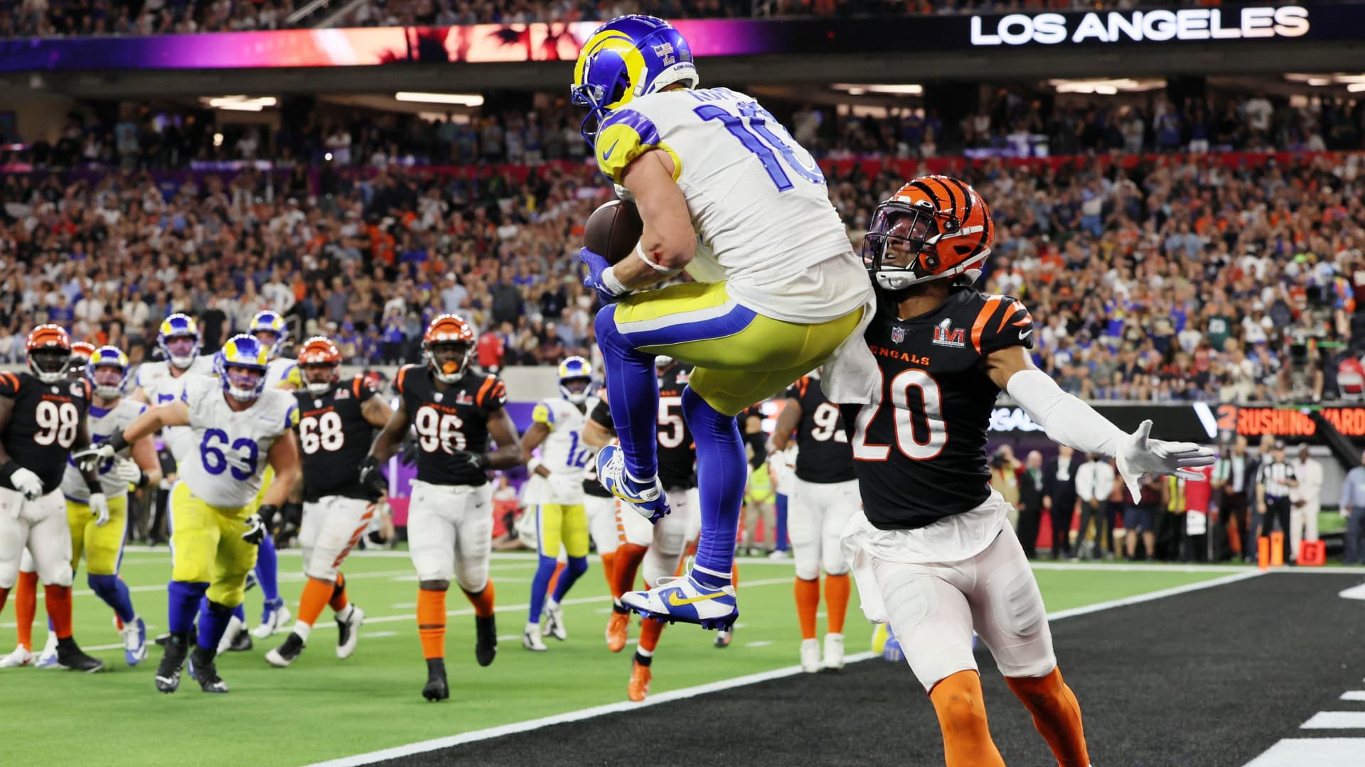 Los Angeles Rams' Cooper Kupp scores a touchdown.