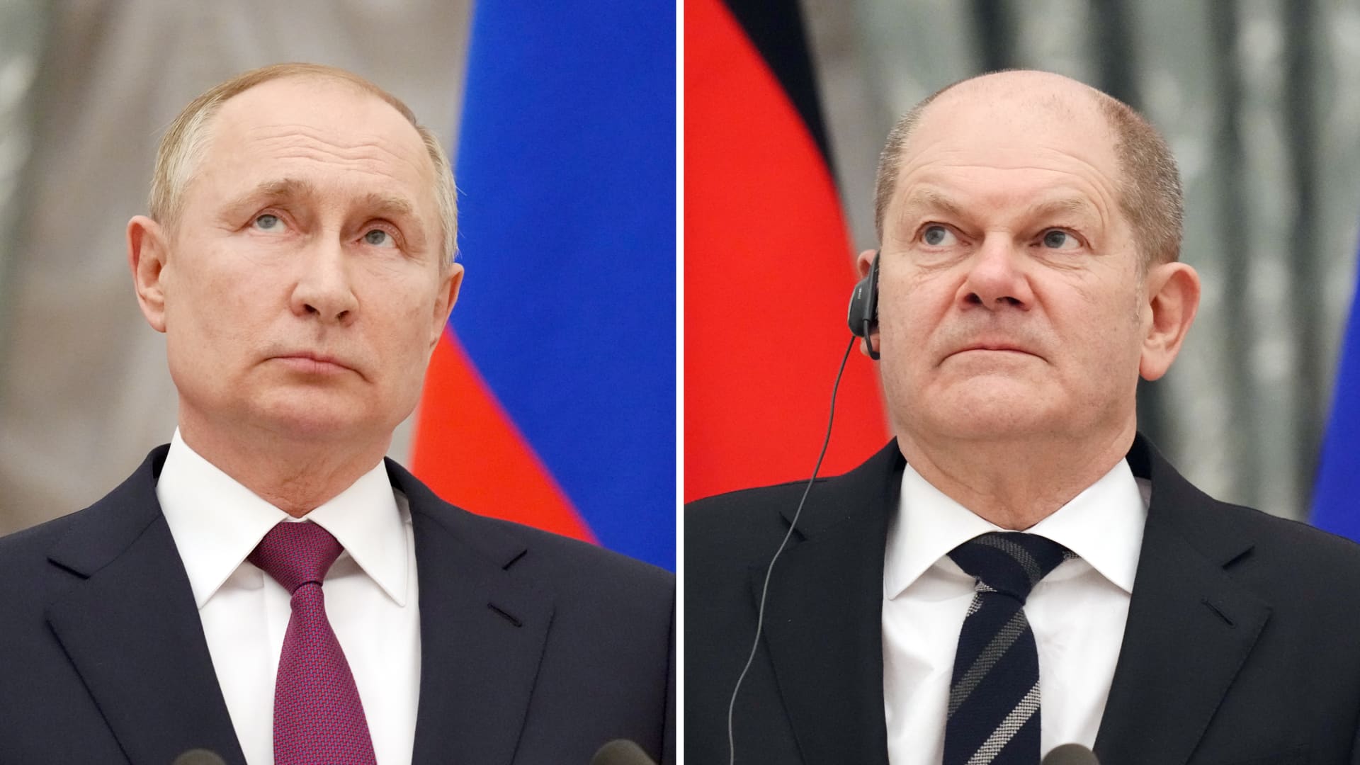 German Chancellor Olaf Scholz (SPD, r) and Russian President Vladimir Putin look up after several hours of one-on-one talks at a joint press conference. Scholz met the Russian president for talks on the situation on the Ukrainian-Russian border.