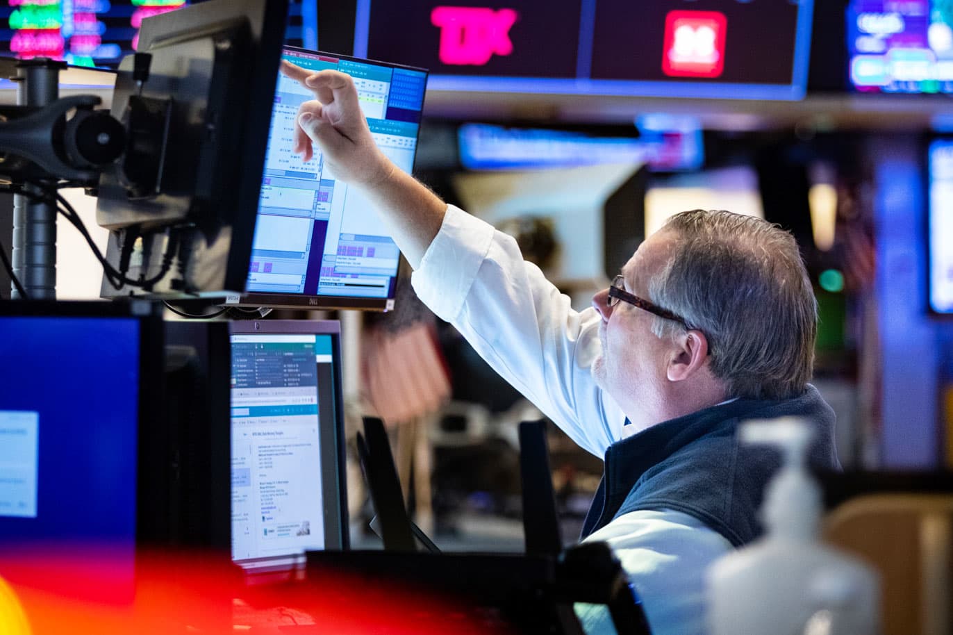 Hợp đồng tương lai cổ phiếu ổn định sau khi Dow trải qua ngày tồi tệ nhất trong năm
