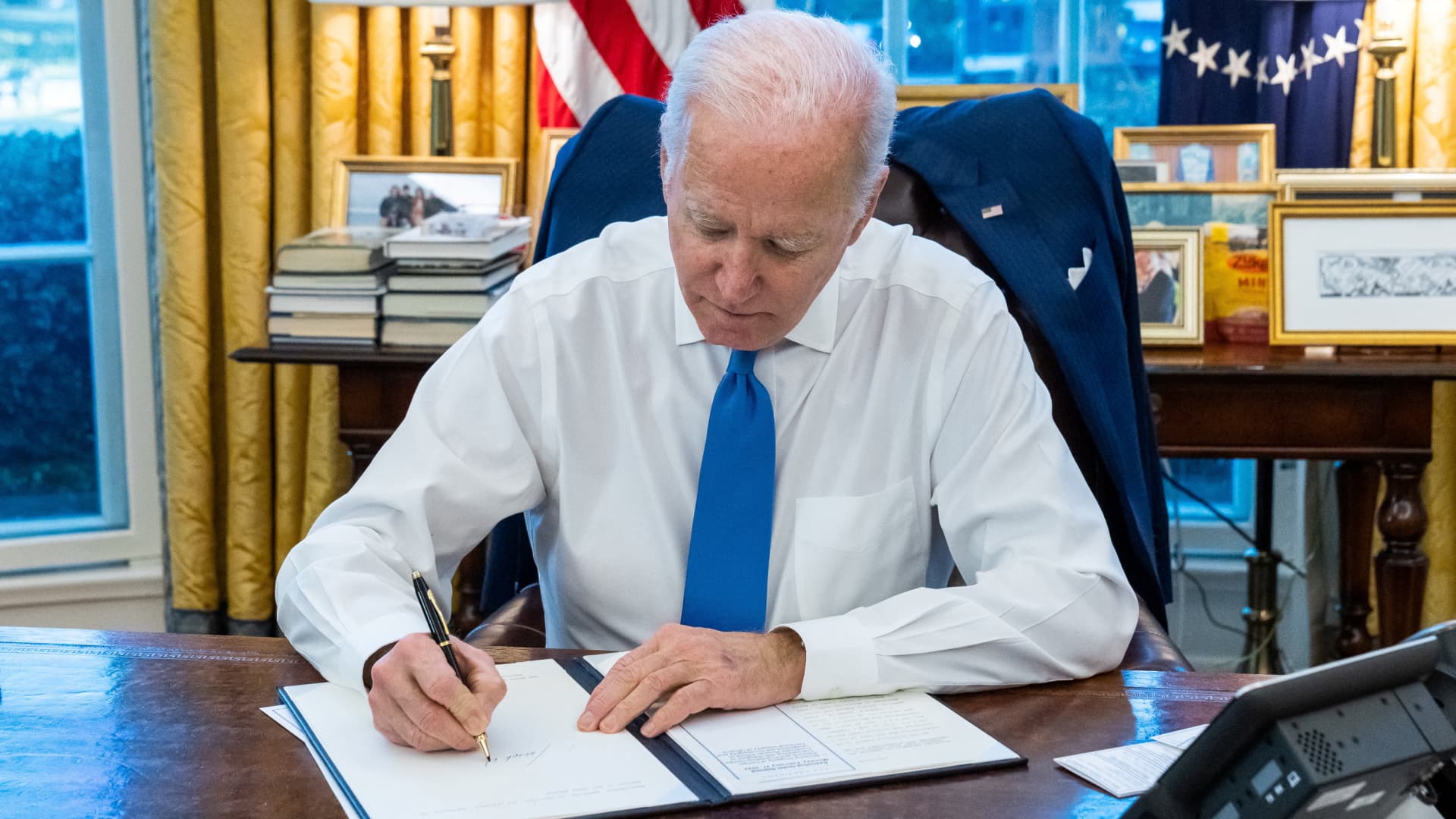 U.S. President Joe Biden signs an executive order to prohibit trade and investment between U.S. individuals and the two breakaway regions of eastern Ukraine recognized as independent by Russia, at the White House in Washington, U.S., February 21, 2022.