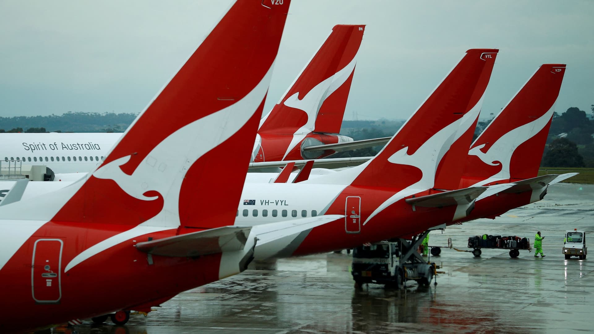 Qantas CEO blames ‘little government support’ and Covid for lagging some of its peers