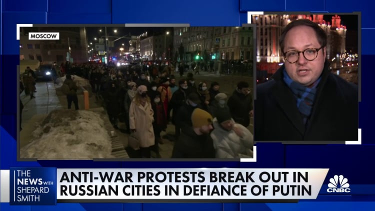 Anti-war protests break out across Russia