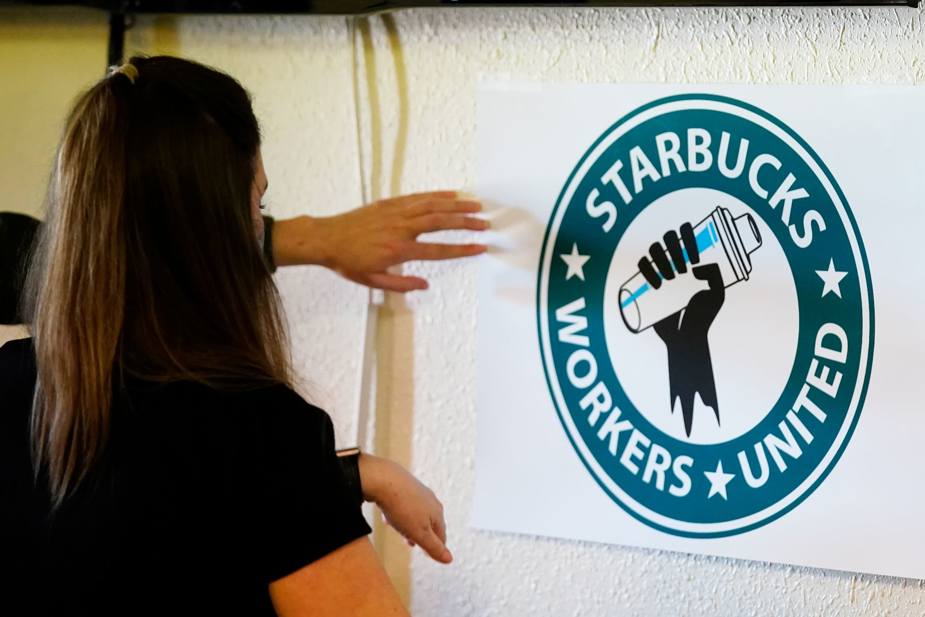 Starbucks cafe in Mesa, Arizona votes to unionize, dealing a blow to the coffee ..