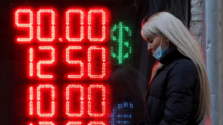 Russian ruble crashes on heel of new sanctions and penalties — What three experts say is next for markets