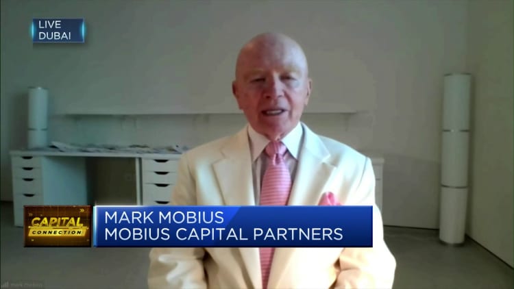 Veteran investor Mark Mobius explains why bitcoin is rallying after sanctions on Russia