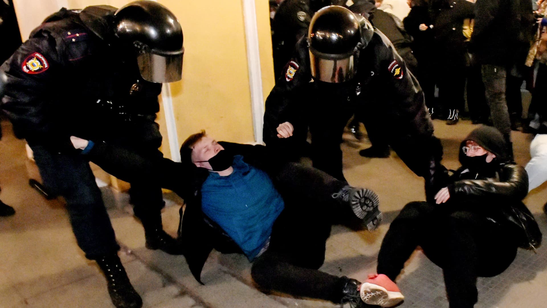 Police officers detain a demonstrators during a protest against Russia's invasion of Ukraine in central Saint Petersburg on March 1, 2022.