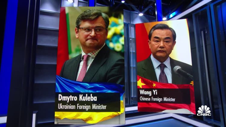 Ukrainian foreign minister speaks with Chinese foreign minister about invasion